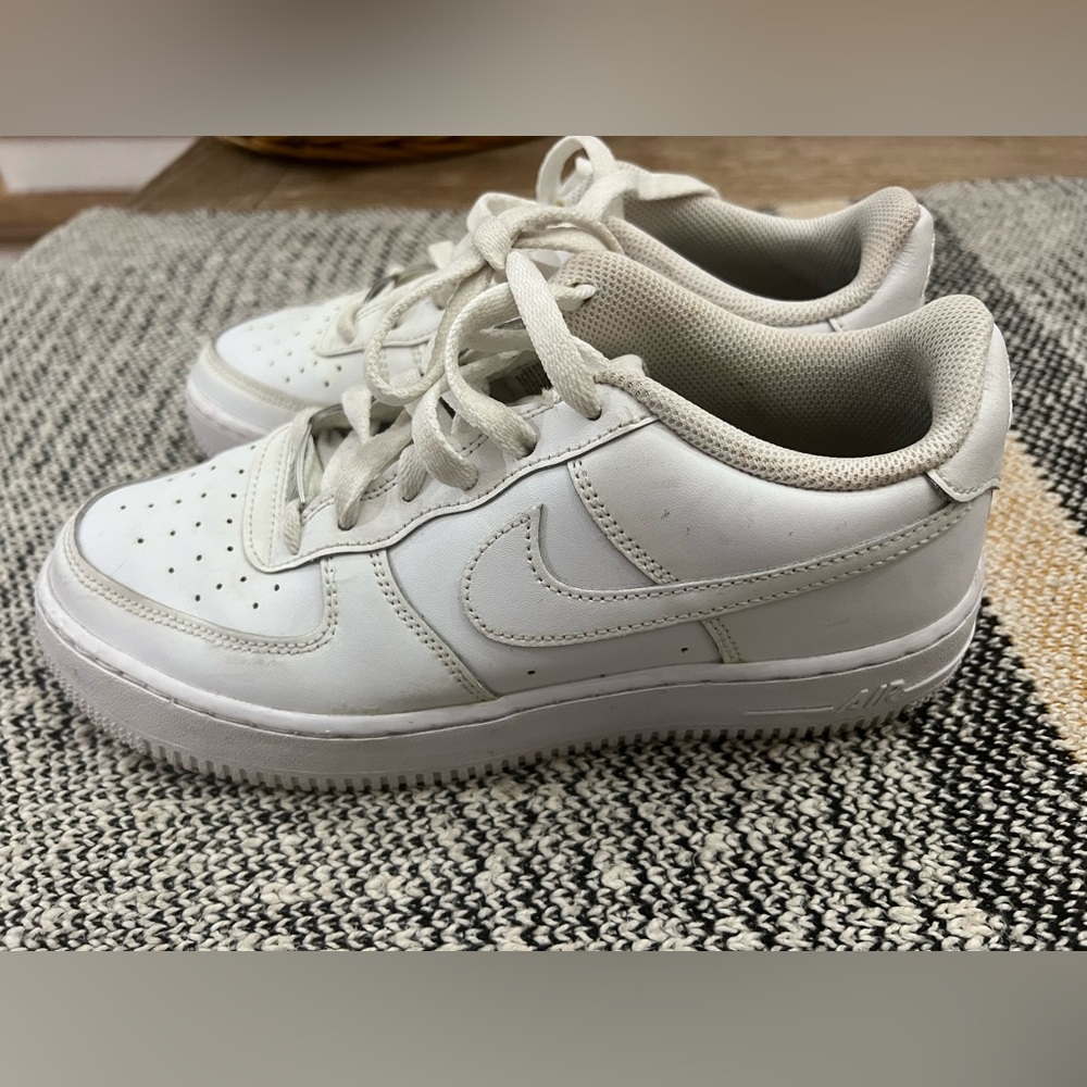 Size 6.5 youth NIKE Air Force 1